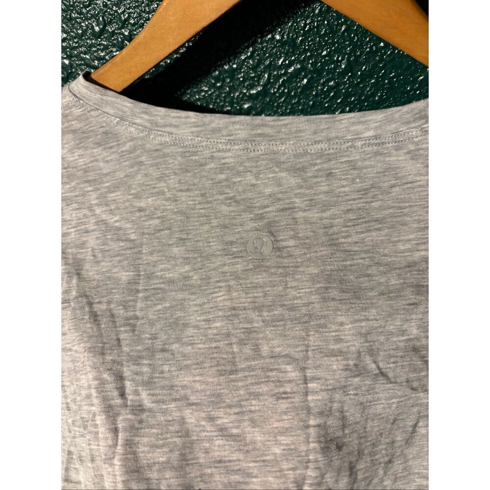 Lululemon Gray Cropped Basic SS Top Sz Small - image 3